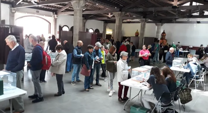 Imatge de les votacions aquest matà al Calisay (foto: Xavi Salbanyà )