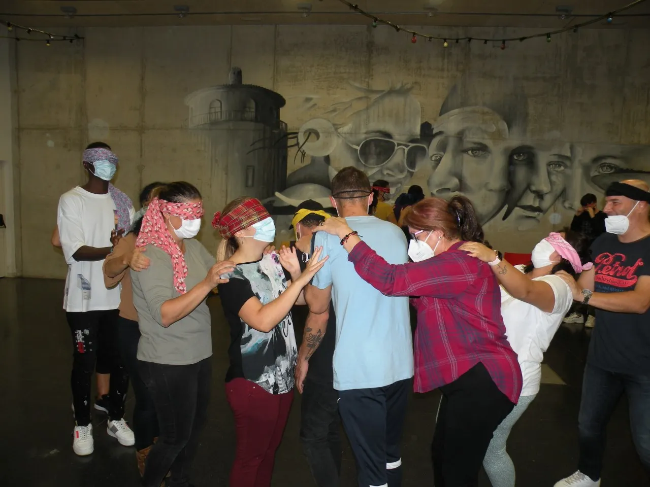 L’Escola d’Adults Rosa dels Vents comença el curs amb un taller de risoteràpia