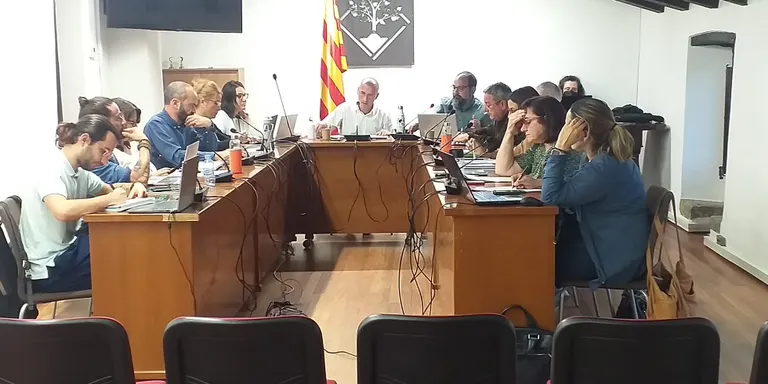 El Ple va aprovar una declaració de condemna del Catalangate sense el suport del PSC, i els dos punts de la part dispositiva per unanimitat