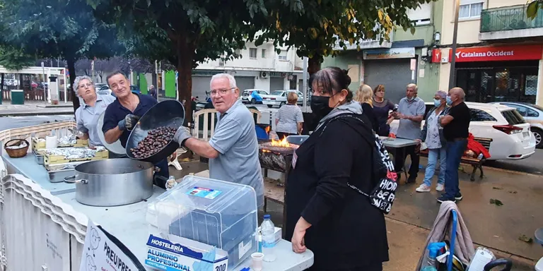 Les Associacions de Veïns de Pineda han recuperat amb èxit les castanyades després de la pandèmia
