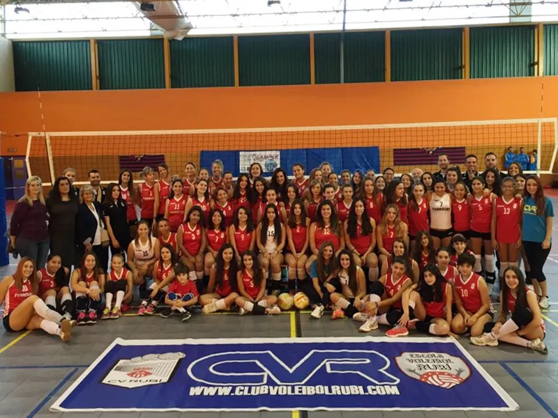 La família del Vòlei Rubí en aquesta temporada / Foto: CVR