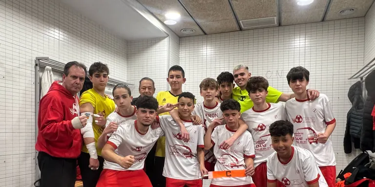 El Cadet del Club Pineda Futbol Sala de tercera divisió pot ser líder aquest diumenge