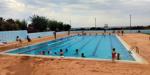 Entren en vigor les noves tarifes de la piscina municipal d’Altafulla a partir d'aquest dijous
