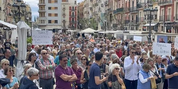 La marxa per reclamar que el tercer fil no passi per la línia de la costa concentra unes 600 persones a Tarragona