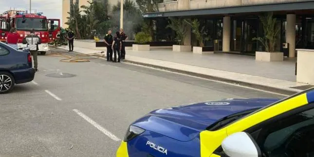 Un bomber mor en l'extinció d'un incendi en un hotel de Santa Susanna