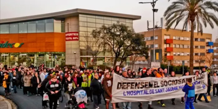200 persones es concentren per rebutjar el trasllat de l'antic hospital de Mataró