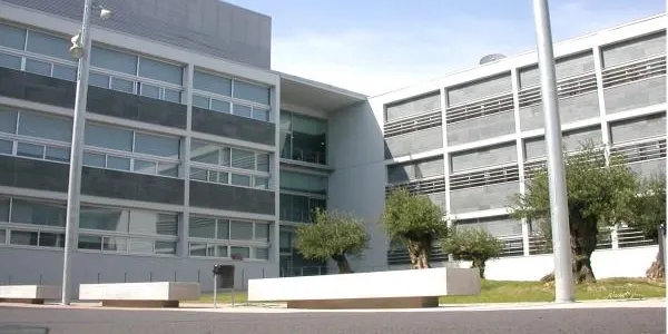 Dos ferits greus en una explosió a la Facultat de Química de la URV