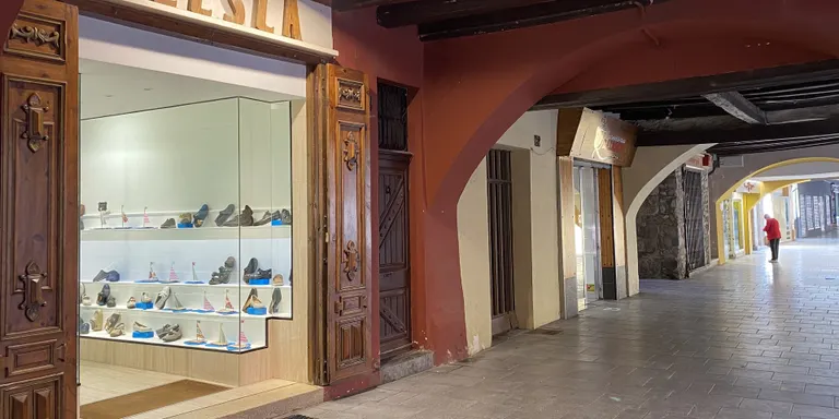 El Procicat permet l'obertura de grans botigues però manté els tancaments de cap de setmana i el confinament comarcal