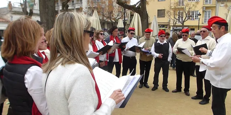 Tornen les caramelles a Pineda el Dilluns de Pasqua