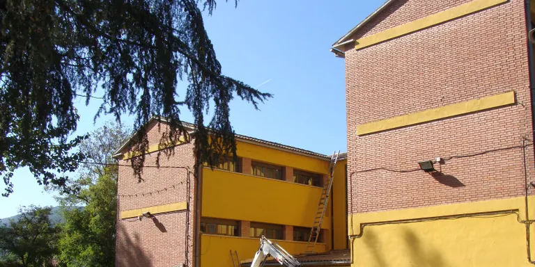 Obres a la teulada del col.legi Albert Vives