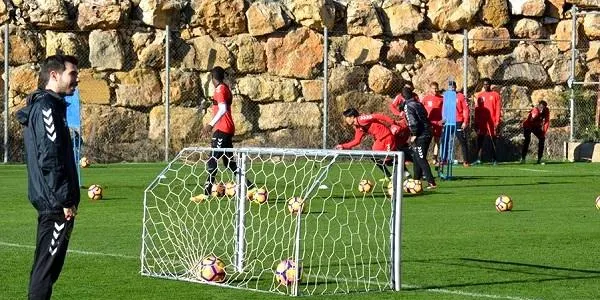El Nàstic buscarà la victòria contra el Rayo aquest dissabte per allunyar-se de la zona de perill