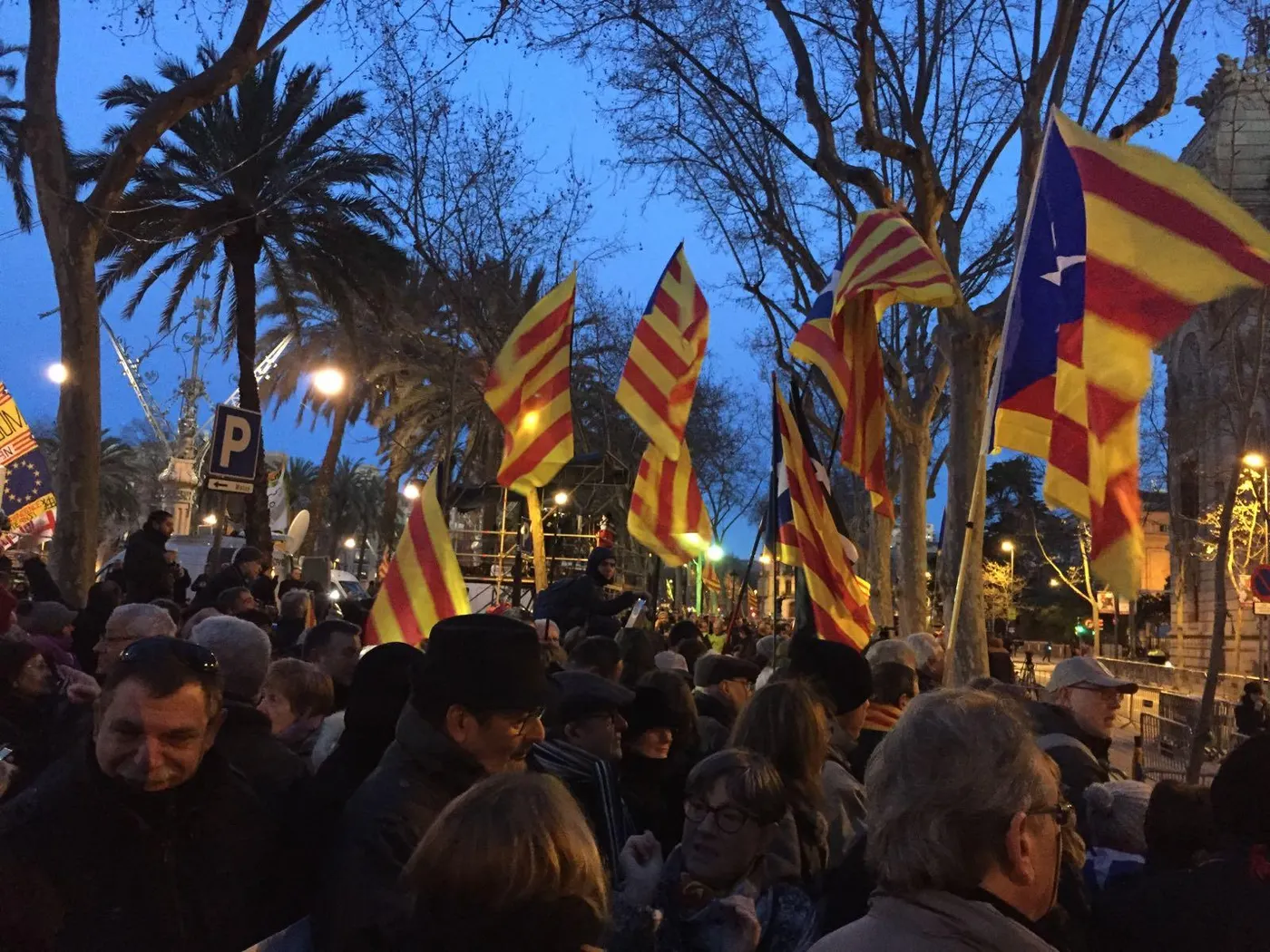 Presència vilassarenca a la manifestació de recolzament als encausats pel 9N