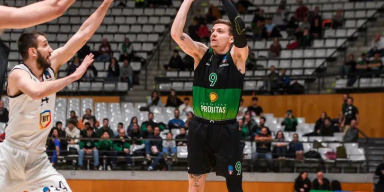 Victòria plaent de La Penya a Europa contra el Clul-Napoca (104-81)
