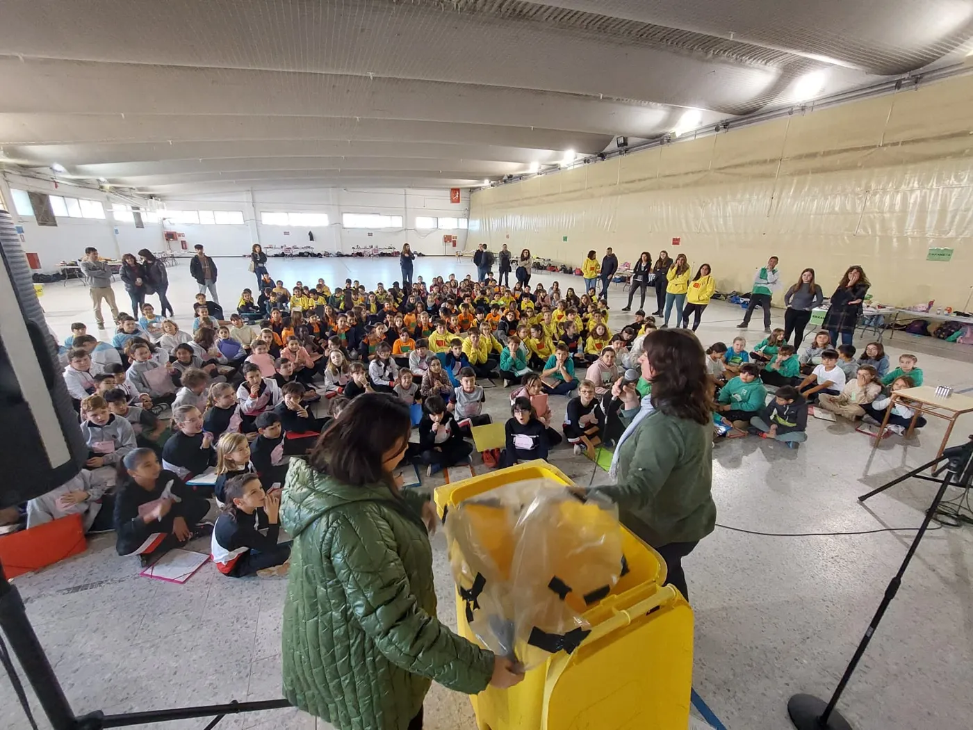 El Kursaal acull el mercat del RECanvi Escolar