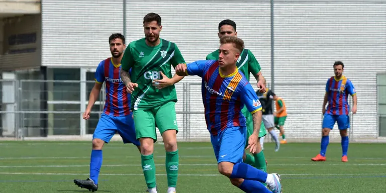 El CF Caldes empata a Banyoles i augmenta a 5 els punts que el separen de la zona de descens