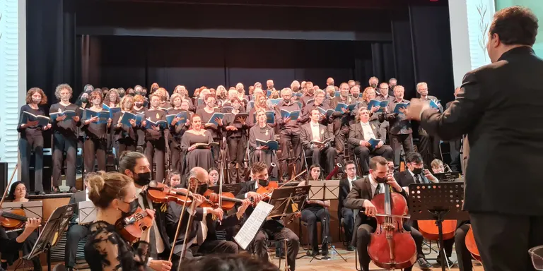 Prop de 400 persones assisteixen al concert en solidaritat amb Ucraïna al Casino de Caldes