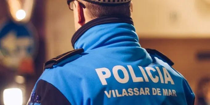 Detinguts tres joves que feien botelló per resistència i agressió a la Policia Local