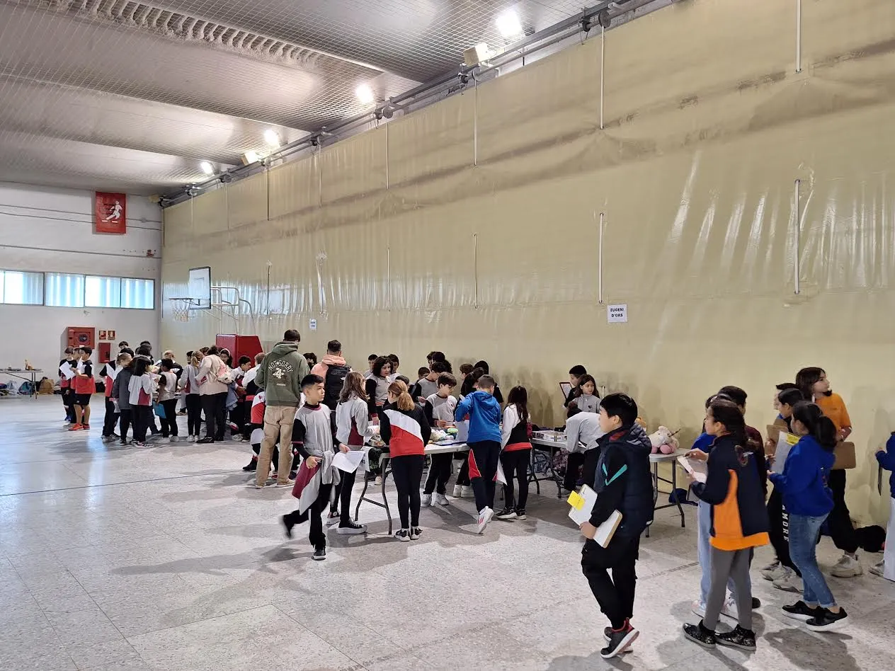 Més de 500 alumnes s’apleguen al Mercat del RECanvi Escolar