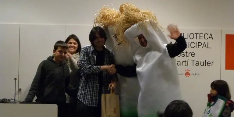 “Els Calçotònics” guanyen el concurs de comparses 2015