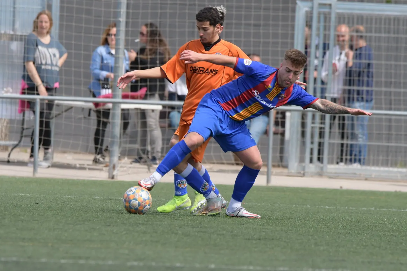 El CF Caldes guanya el Llavaneres (2-0) i és a només dues victòries de l'ascens matemàtic a Primera Catalana i del títol de lliga