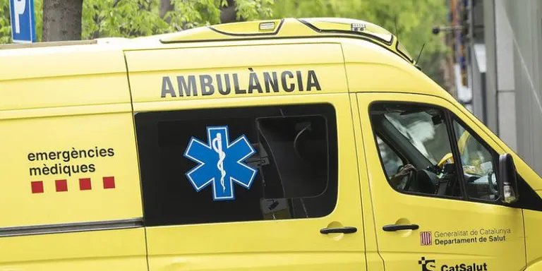 Un treballador de la construcció, ferit a la cama en caure d’una bastida al carrer Montseny