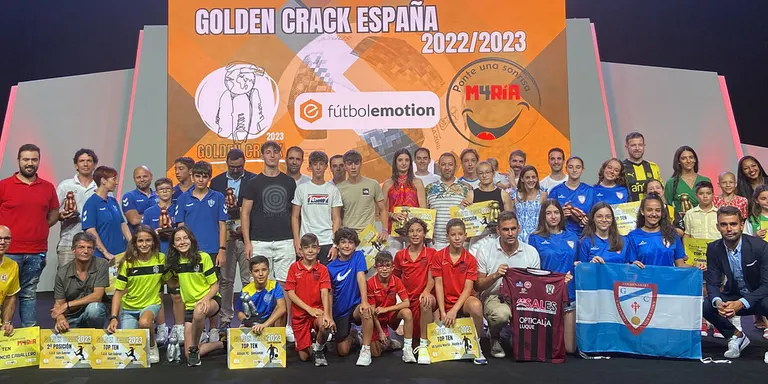 L’aleví del Cambrils Unió aconsegueix el tercer premi de la ‘pilota d’or’ de futbol base pels seus valors esportius