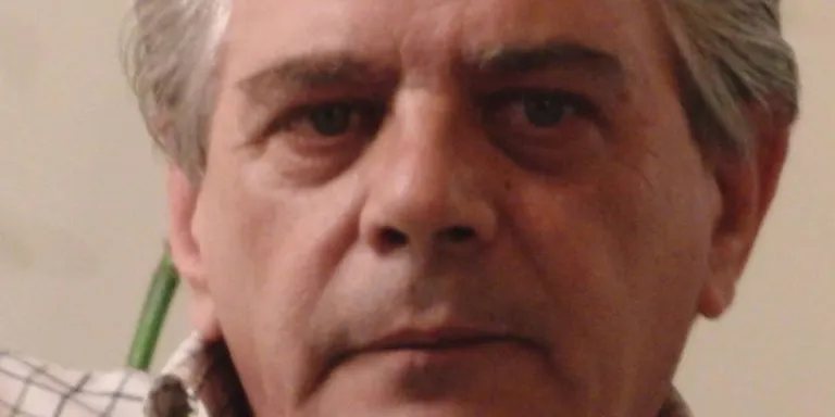 Javier Suárez, expresident del Partit Popular a Caldes, trenca el carnet del partit després de 25 anys de militància