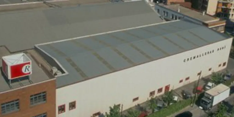 Els treballadors de Cremalleras Rubí volen comprar l’empresa per garantir-ne la continuïtat