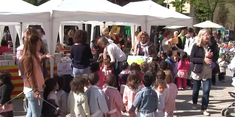 El Sant Jordi més optimista dels darrers anys ha començat amb bon ambient a la ciutat