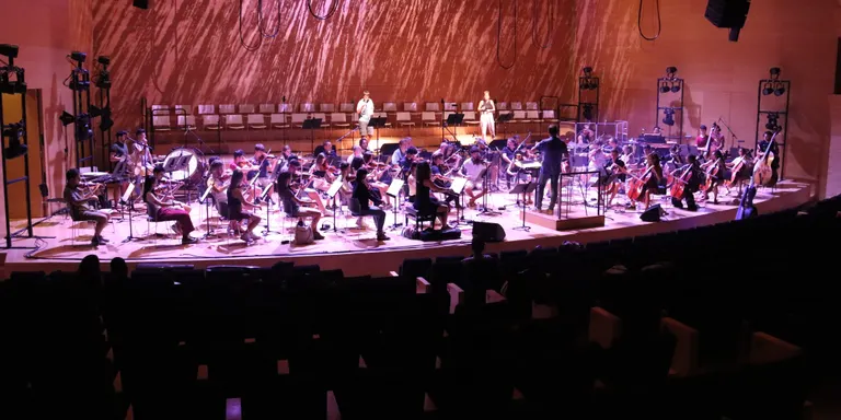 La Simfònica de Cobla i Corda de Catalunya rememora els 25 anys de Música Global a l'Auditori de Girona