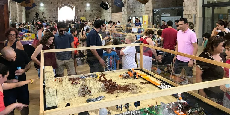 El 4t Dictat Solidari recapta 180 kg d’aliments i productes de 1a necessitat