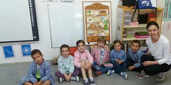 Els alumnes de P5 de l’Escola La Portalada imparteixen un taller de nutrició saludable