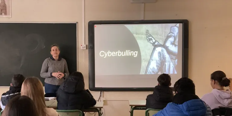 El Col·legi Vidal i Barraquer de Cambrils impulsa una jornada de prevenció contra el ciberbullying