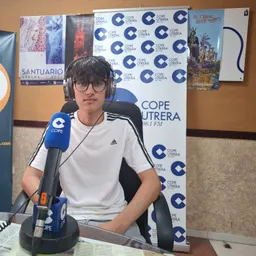 Guillermo Parada Muñoz, seleccionado en las becas Amancio Ortega, visita el estudio de COPE Utrera - episode art