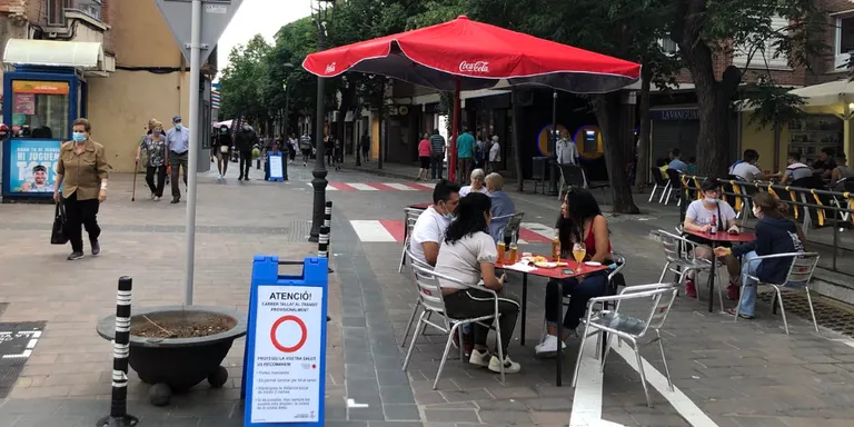 Els agents civics i policials intensifiquen el control de compliment de les mesures de seguretat a la via pública