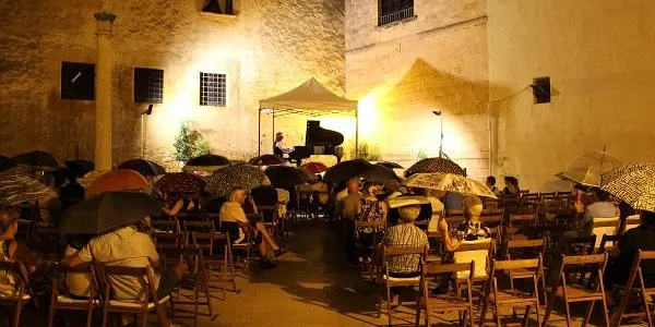 El 39è FIM d’Altafulla acaba amb una actuació de piano a quatre mans espectacular i una mica de pluja