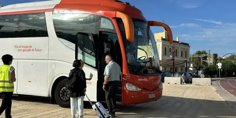 Vale Pino demana que es faci una prova de bus directe entre Torredembarra i Barcelona