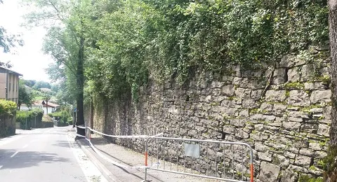  LA REPARACIÓN DEL MURO DE BLAIA NO EVITA EL CORTE DE TRÁFICO
