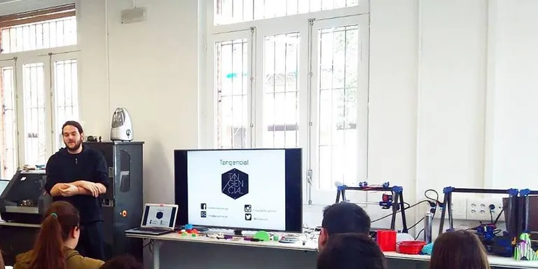 Taller de creació de videojocs per a joves