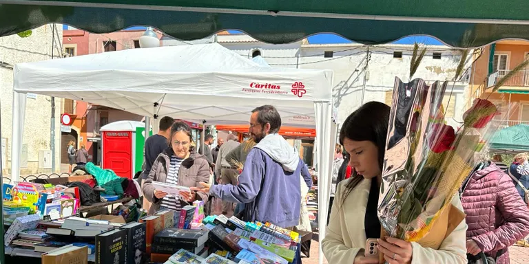 Torredembarra viu la Diada de Sant Jordi amb molta participació
