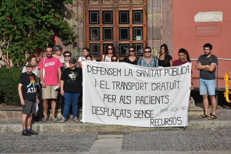 Concentració a la Seu per reclamar transport sanitari gratuït en casos de precarietat