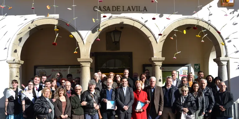 Emotiu homenatge als professors Pijoan i Cutiller en el centenari de l'edifici de l'Ajuntament