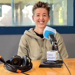 Entrevistes de la Justa del 1/4/2022 — Classe de ioga a l’aire lliure a Can Freixas amb Anna Mosquera: sessió suau, familiar i sense mascareta - episode art