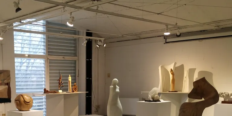 L’Escola d’Art acull una mostra d’escultura de Maruja Gracia