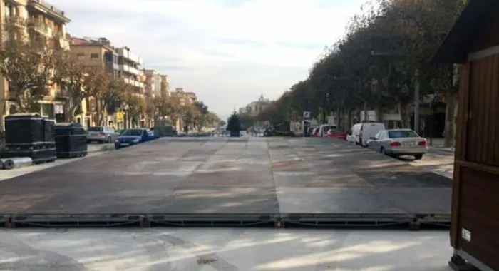 La pista de gel també s'ha començat a instal·lar per tenir-la enllestida per divendres