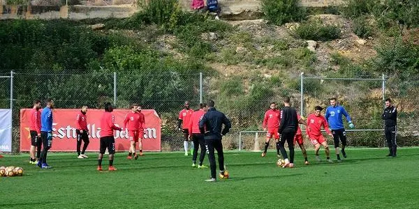 Reduir la distància de 5 punts respecte la permanència abans de tancar el mes de febrer, objectiu principal de la direcció del Nàstic
