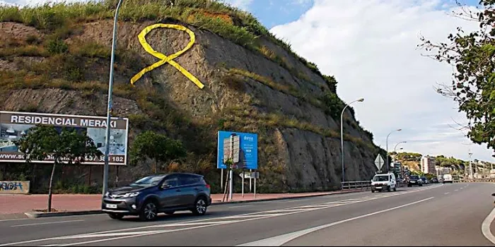 L’ANC al Maresme es prepara per omplir els ponts de l’autopista que travessa la comarca de llaços grocs i estelades aquest divendres