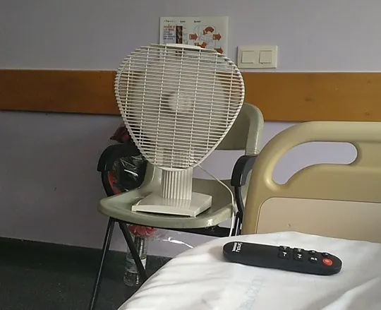 L'Hospital Sant Jaume ha patit l'avaria de l'aire condicionat i alguns pacients i familiars es queixen de calor
