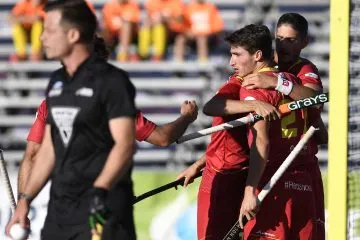 A l'equip d'hoquei herba se li complica el passi a quarts després de perdre amb Nova Zelanda (4-3)