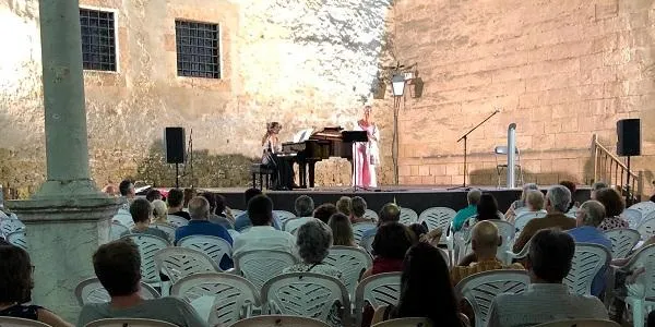La XXI Nit de Piano i Poemes clou les activitats d’estiu a Altafulla amb menys públic de l’habitual